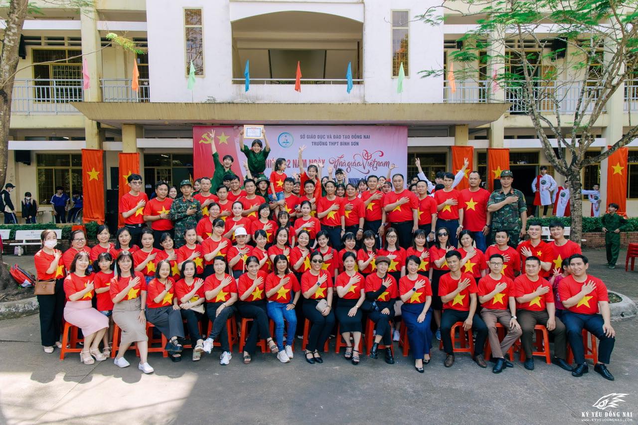Hội đồng sư phạm Trường THPT Bình Sơn