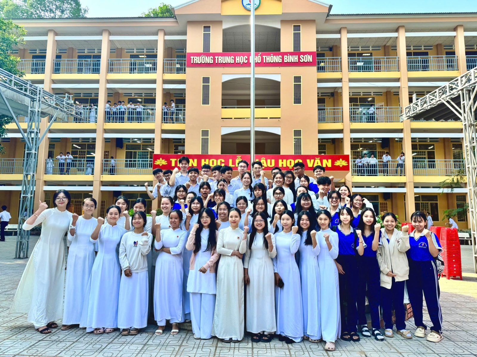 Trường THPT Bình Sơn vinh danh học sinh đạt thành tích xuất sắc tại Kỳ thi Học sinh giỏi cấp tỉnh năm học 2025 - 2026